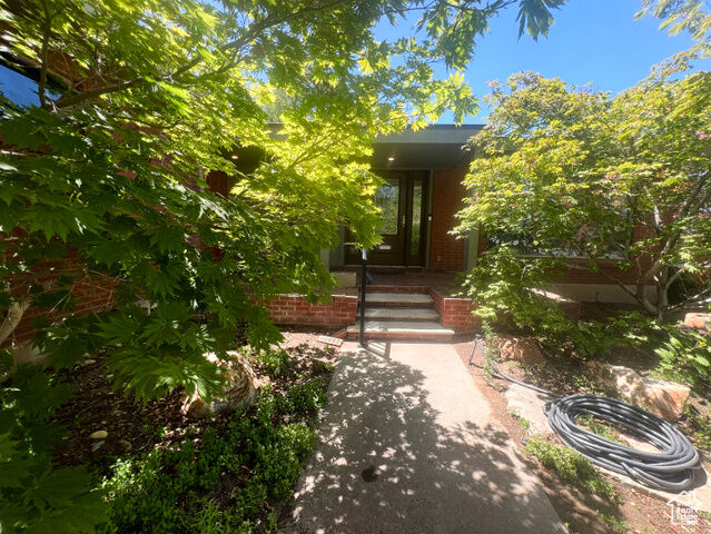Property Photo: 3550 E Oakview Dr UT 84124