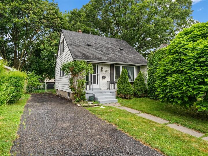 Property Photo:  1017 Merritt Drive  ON N9B 3G5 