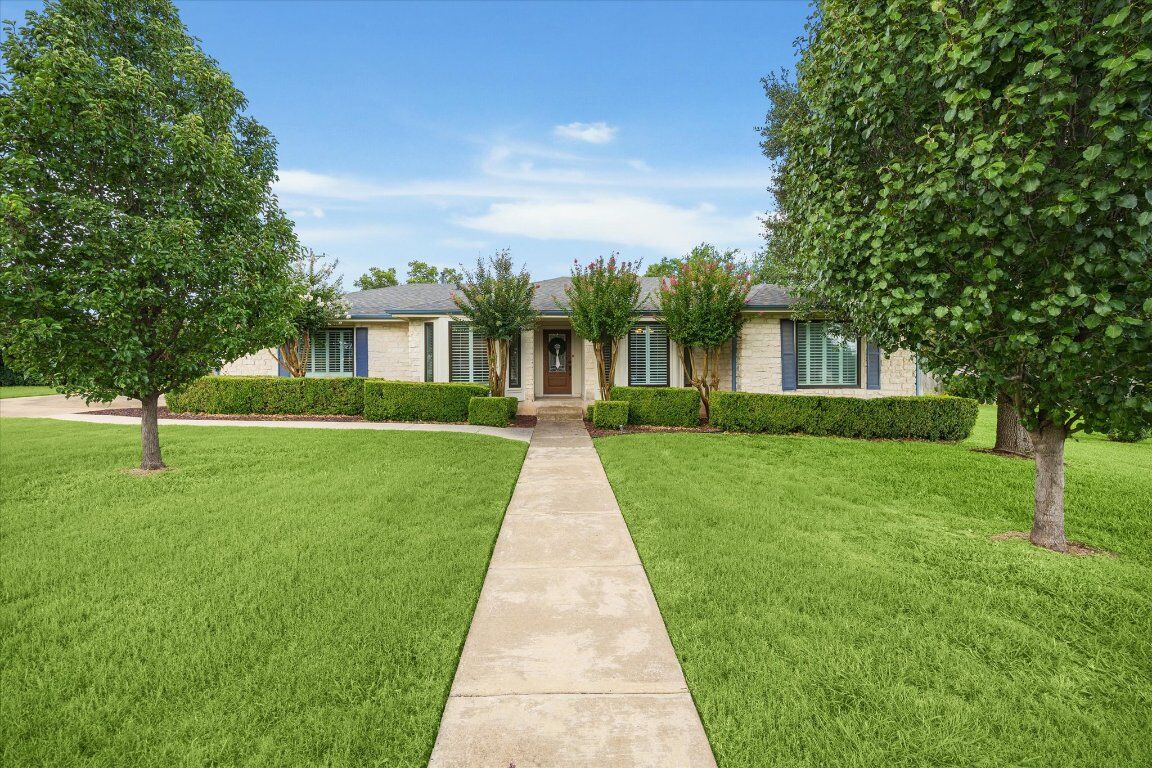 Property Photo: 101 Norwood Drive W TX 78628