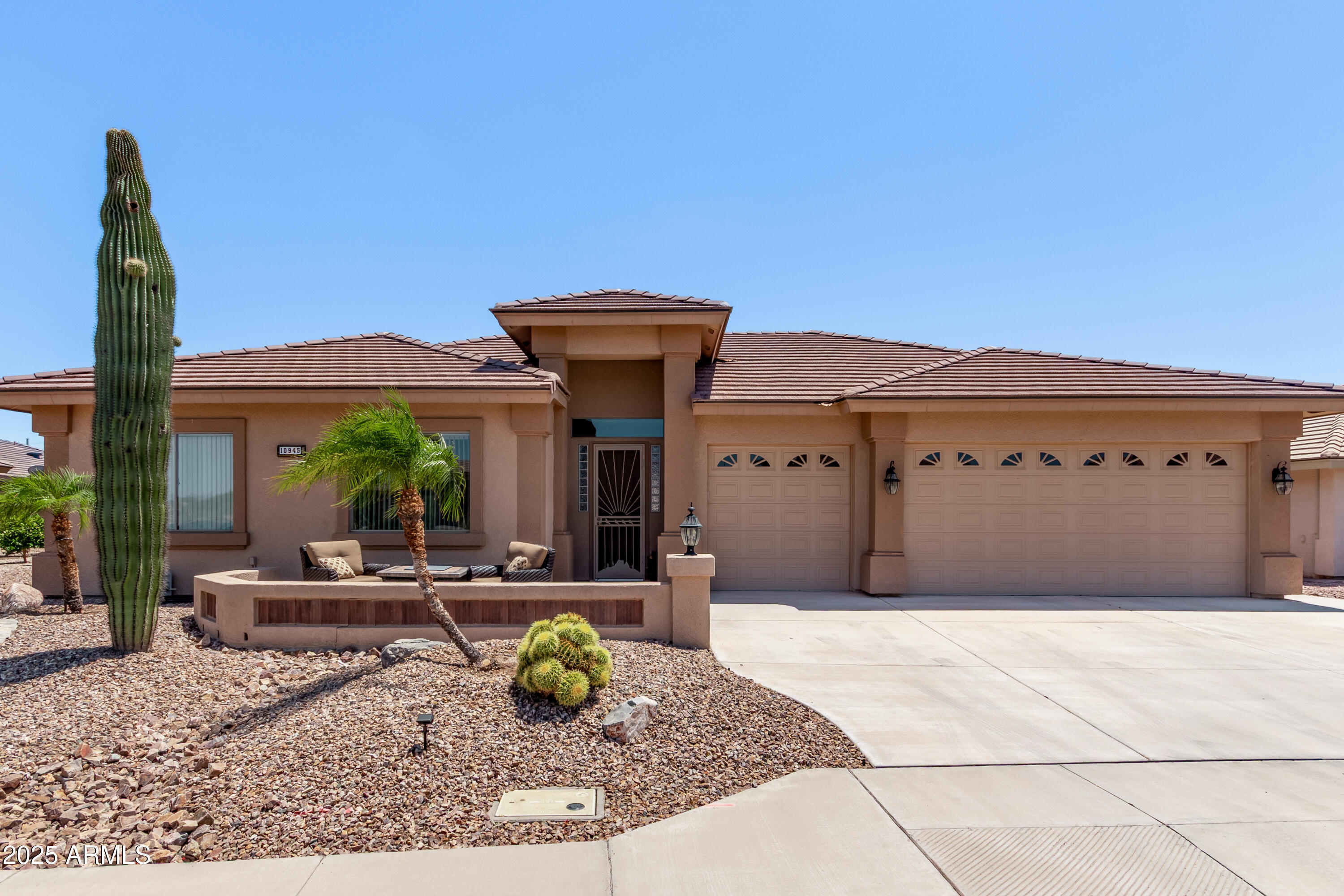 Property Photo: 10945 E Oro Avenue AZ 85212