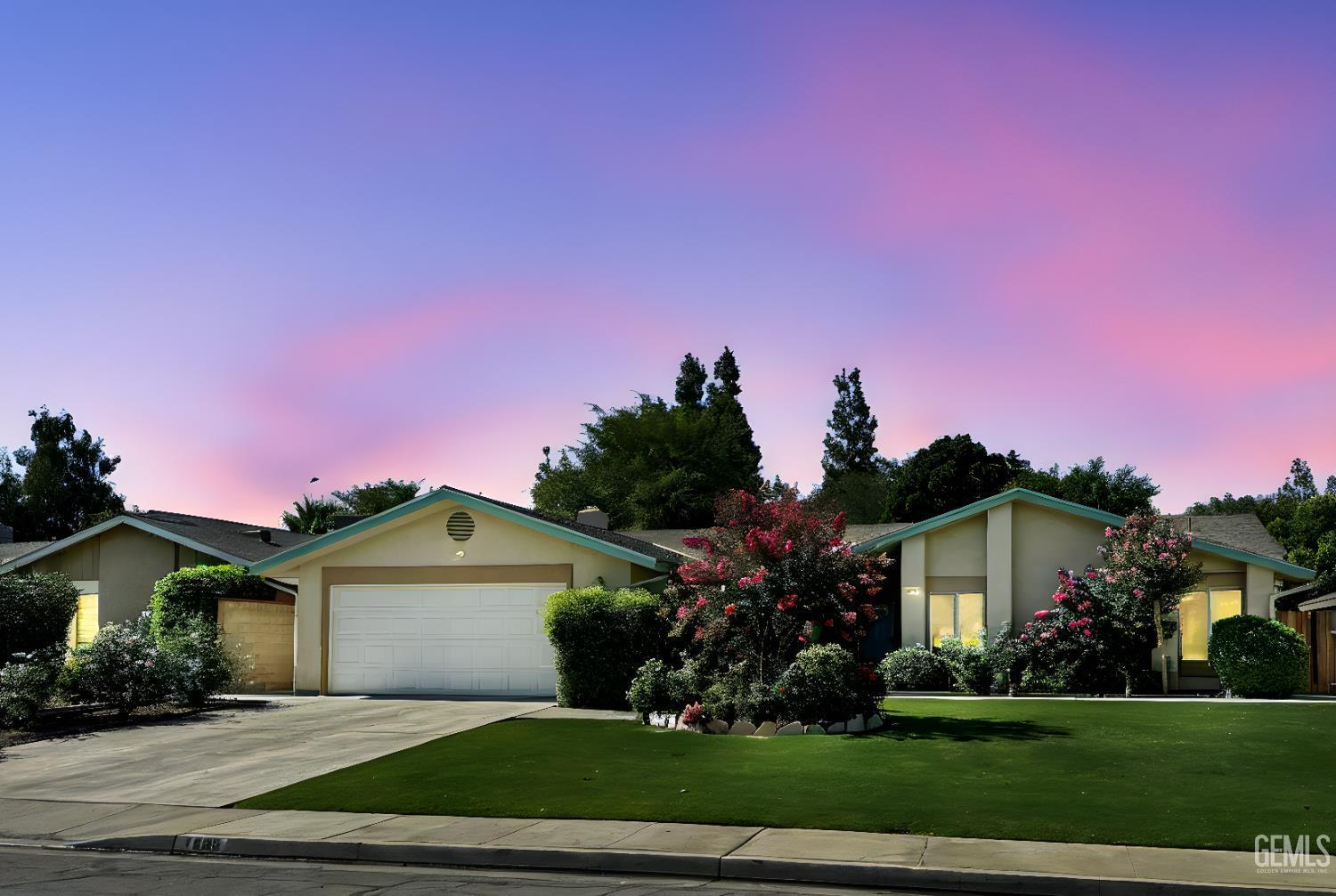 Property Photo:  7009 Quailwood Drive  CA 93309 