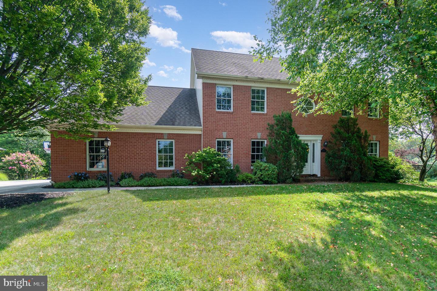 Property Photo: 1218 Kings Circle PA 17050