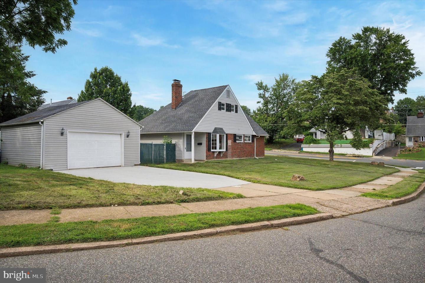 Property Photo:  727 Sherrie Road  PA 19115 