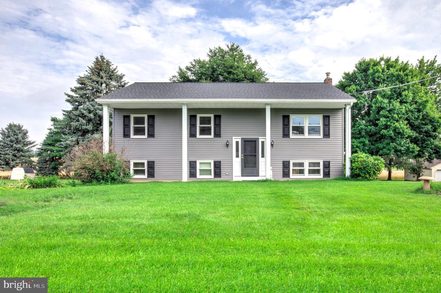 635 W Orange Street  Lititz PA 17543 photo