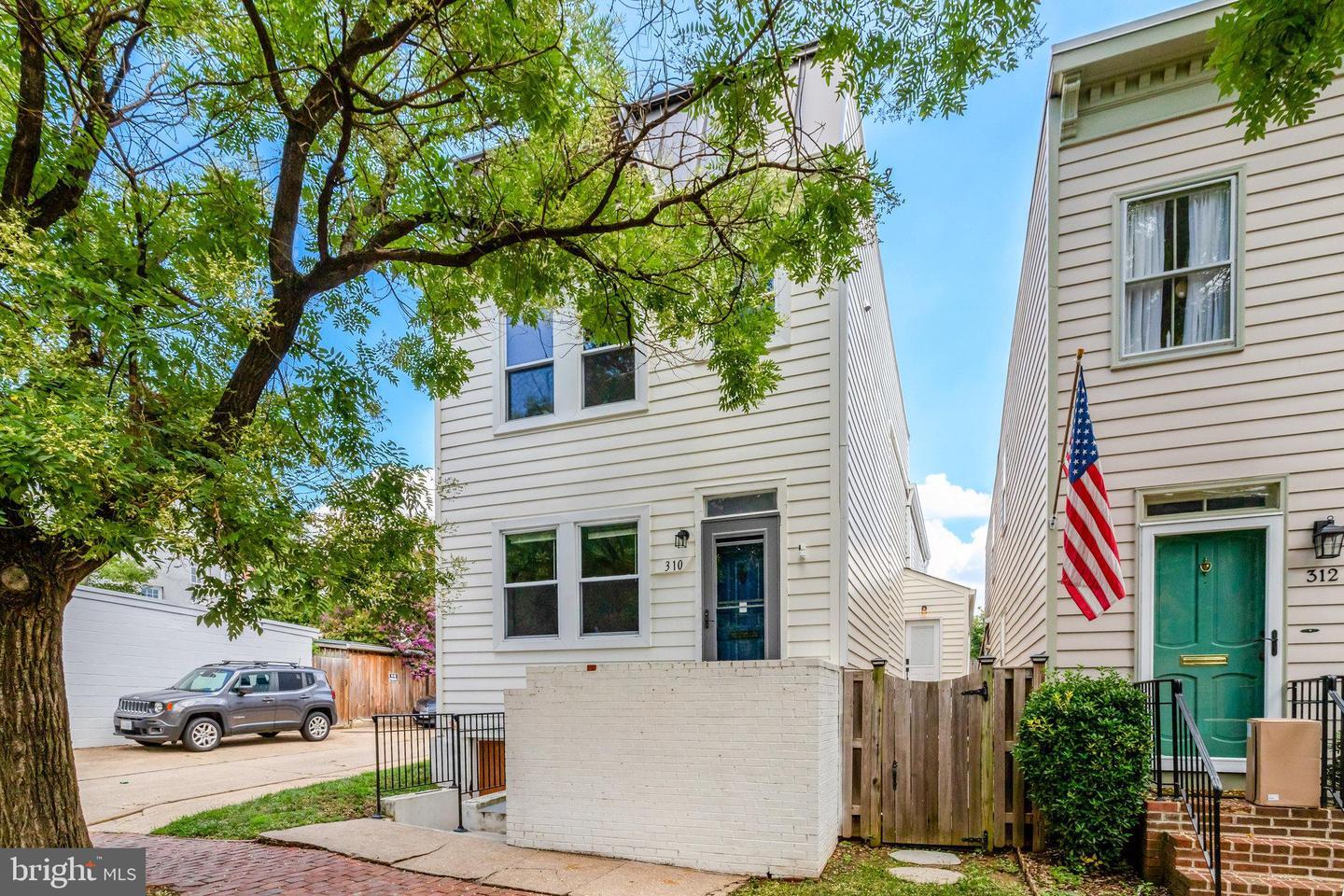 Property Photo:  310 S Alfred Street  VA 22314 