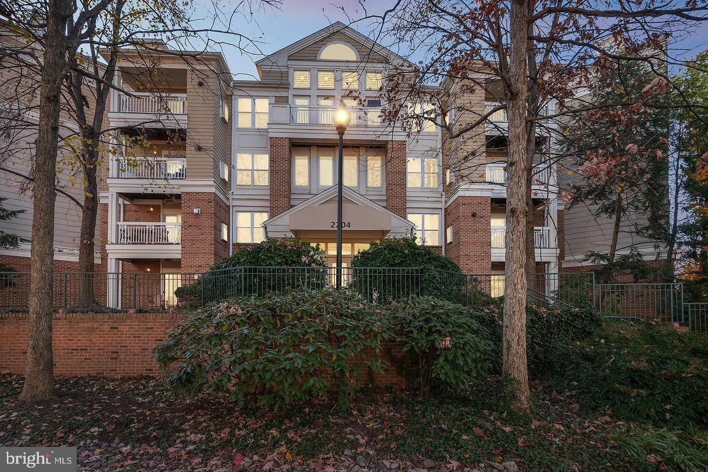 Property Photo:  2204 Westcourt Lane 116  VA 20170 