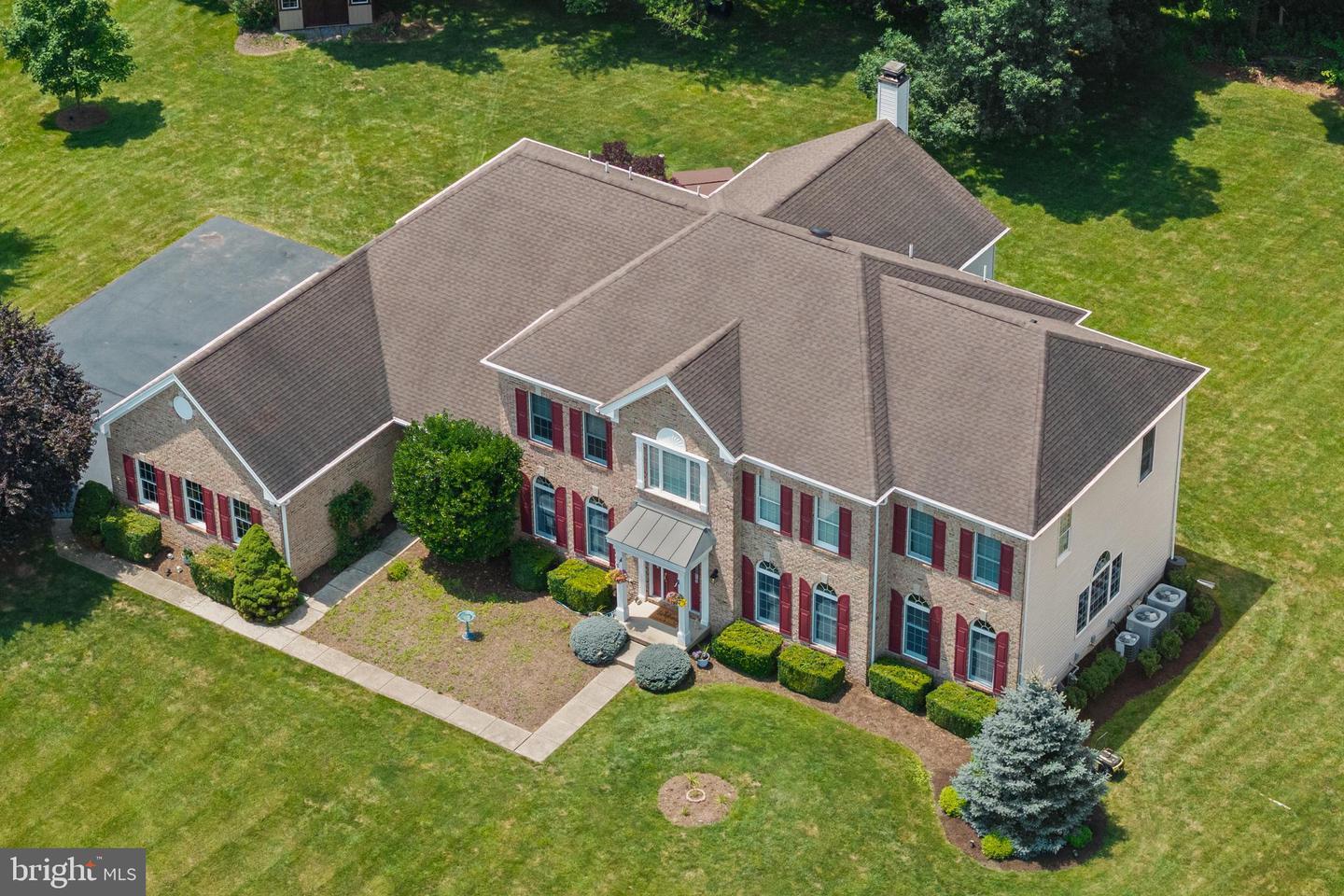 Property Photo: 3 Waterford Court NJ 08822