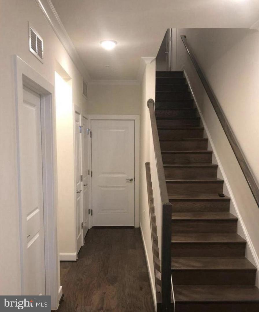 Property Photo: 13390 Sherwood Park Lane VA 20171