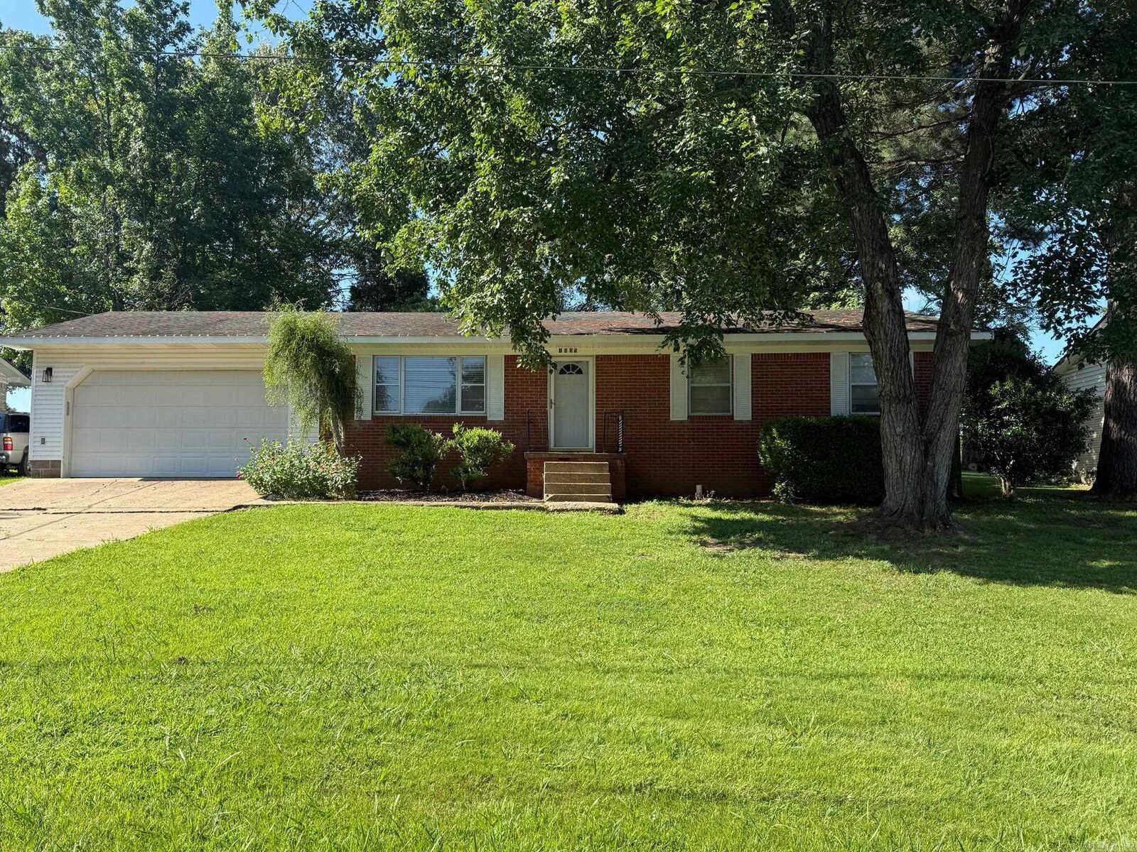 Property Photo:  1905 Glendale  AR 72450 