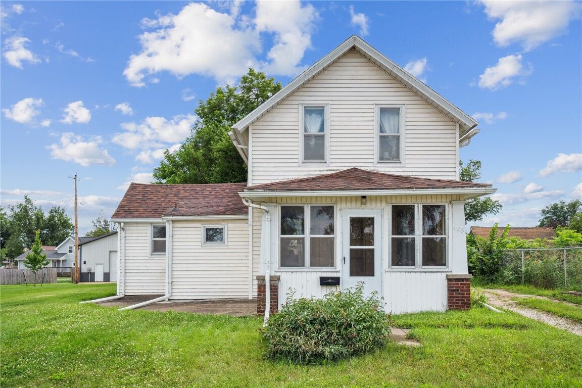 Property Photo: 409 Railroad Street IA 52228
