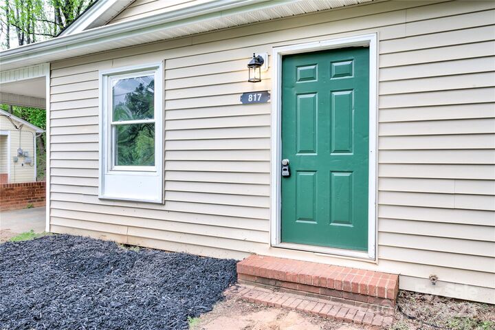 Property Photo: 817 32nd Street Drive NE NC 28613