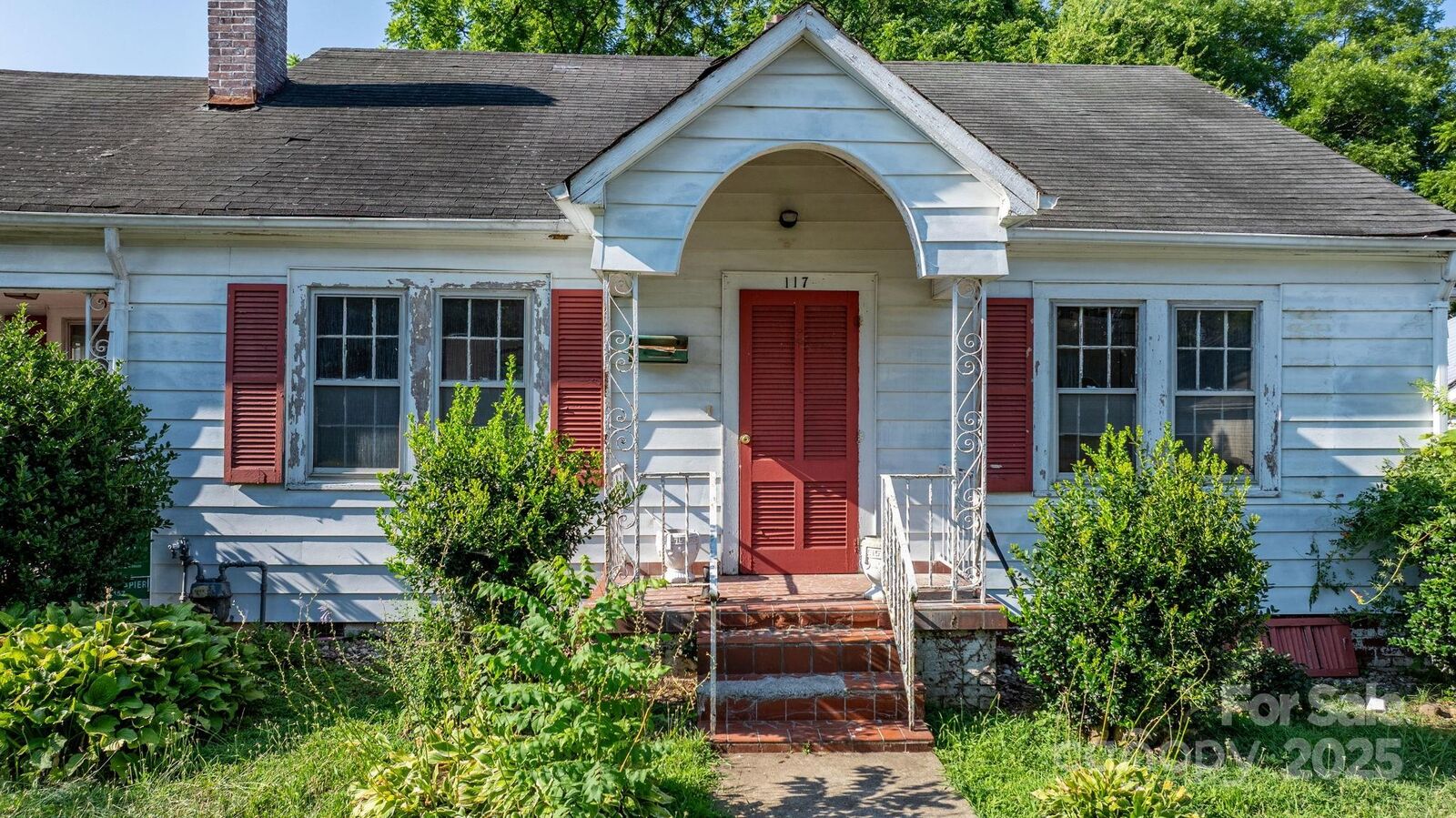 Property Photo:  117 3rd Avenue SW  NC 28602 