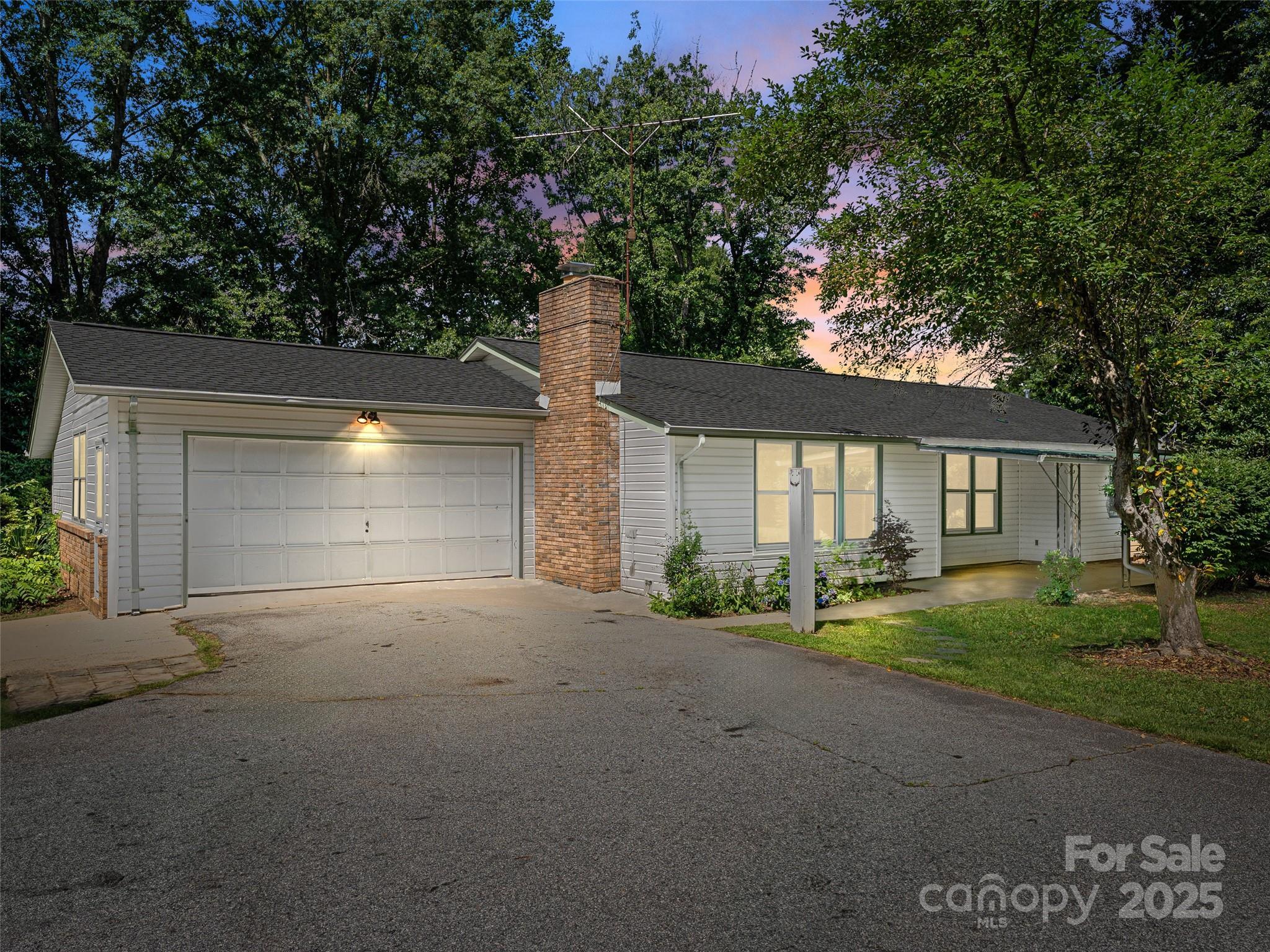 Property Photo: 165 Crestview Drive NC 28791