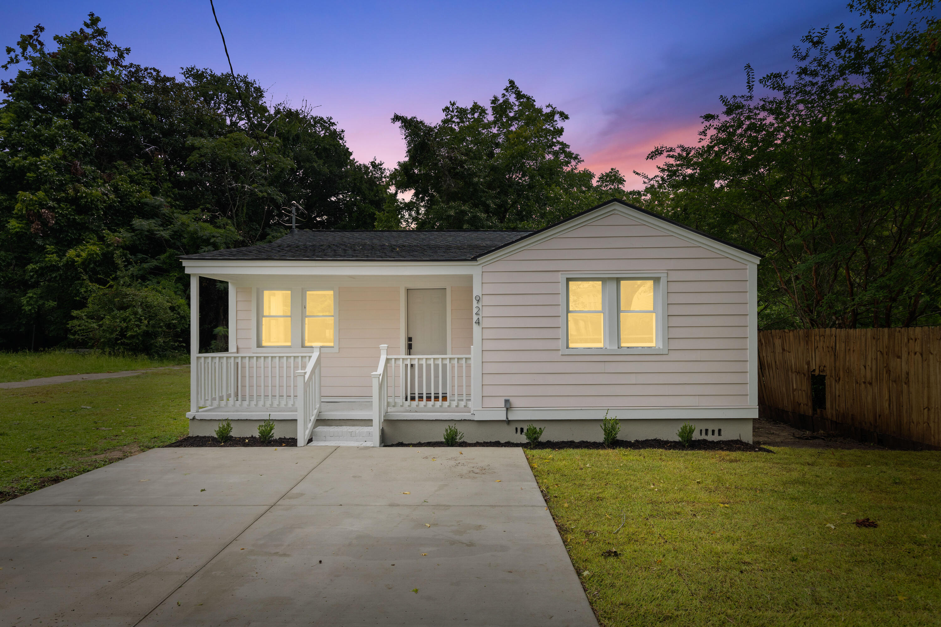 924 Main Street  Charleston SC 29407 photo