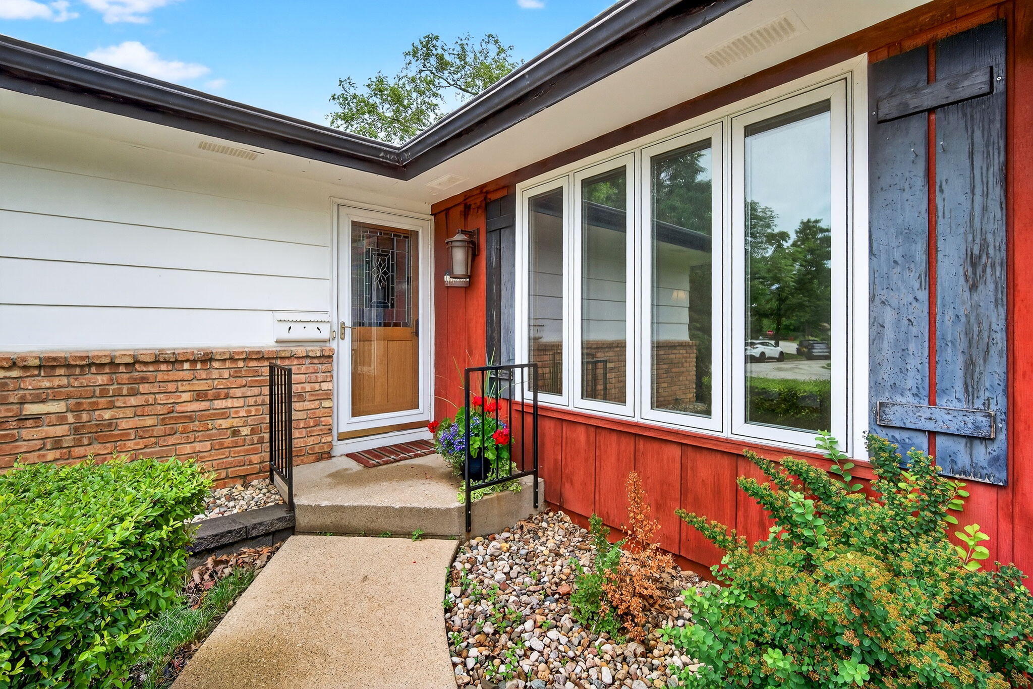 Property Photo: 1323 Scott Circle IA 50014