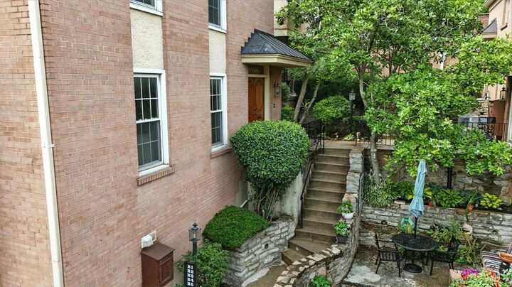 Property Photo: 854 Rue De La Paix OH 45220