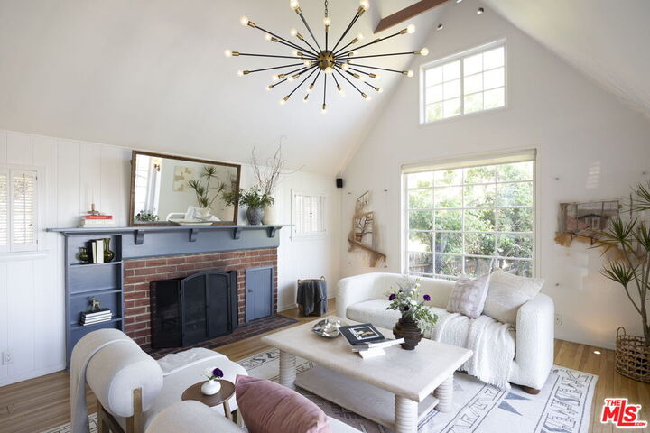 Property Photo:  8266 Hollywood Blvd  CA 90069 