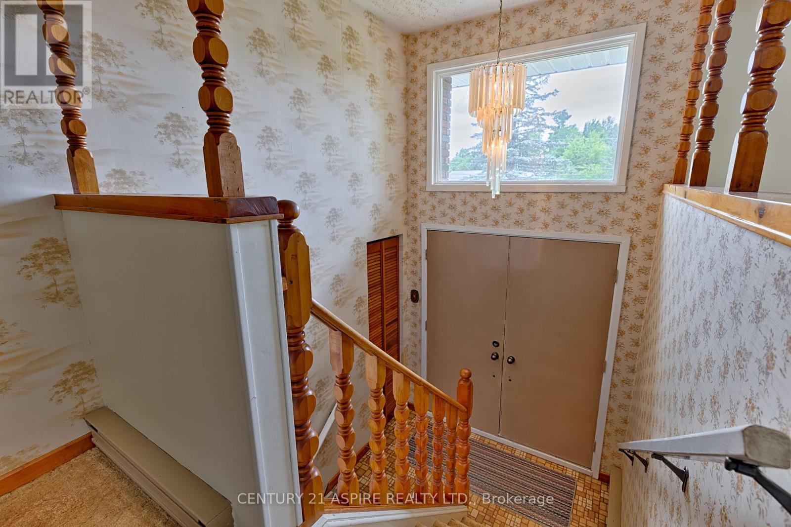 Photo de la propriété: 18 Biesenthal Road ON K8H 2Y9