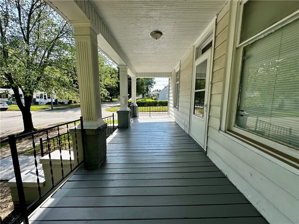 Property Photo:  996 W Packard Street  IL 62522 
