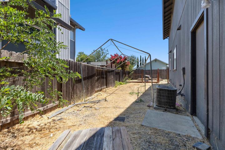 Property Photo: 165 Audrey Place CA 95687