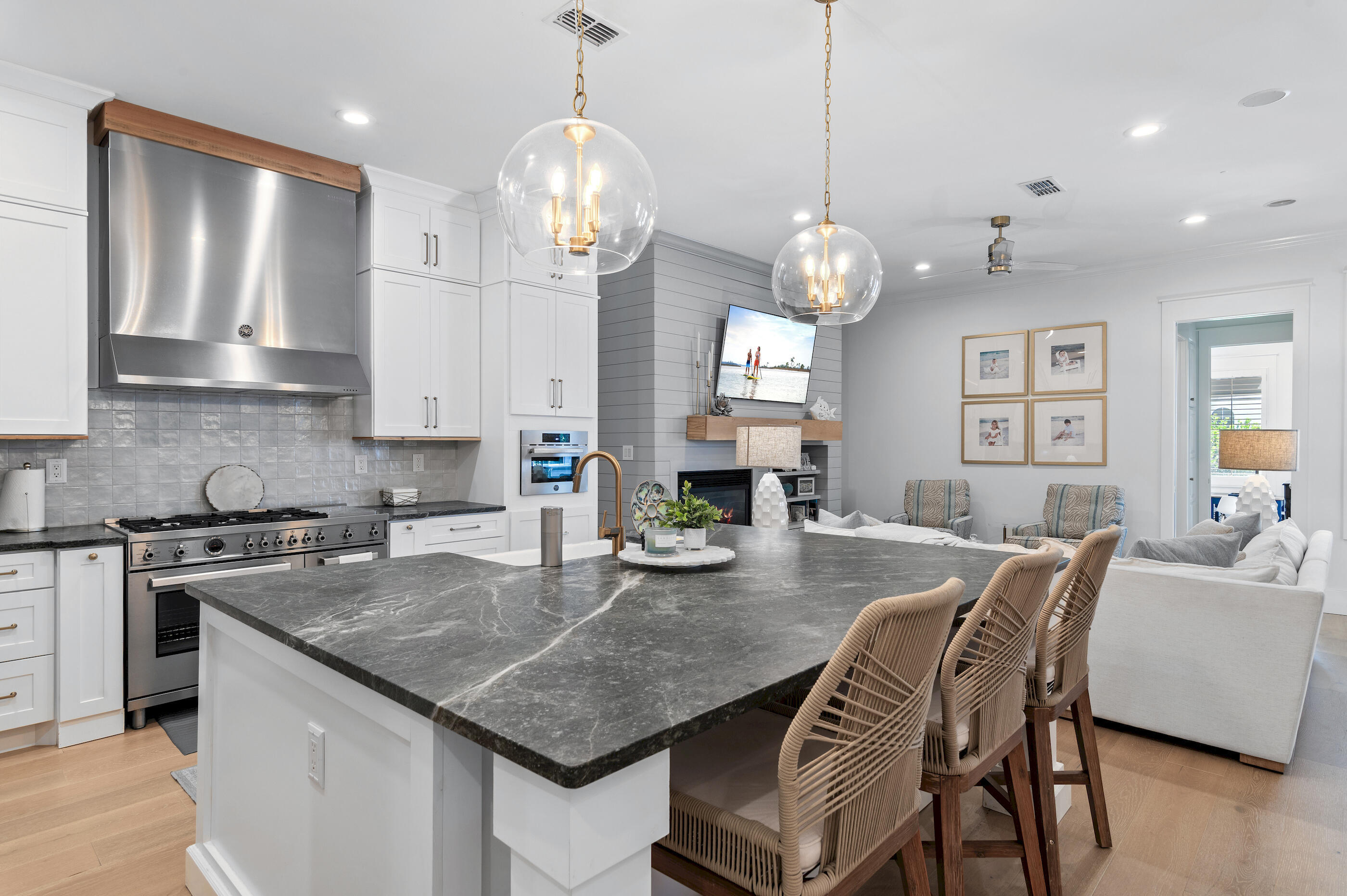 Property Photo: 4564 Nautical Court FL 32541