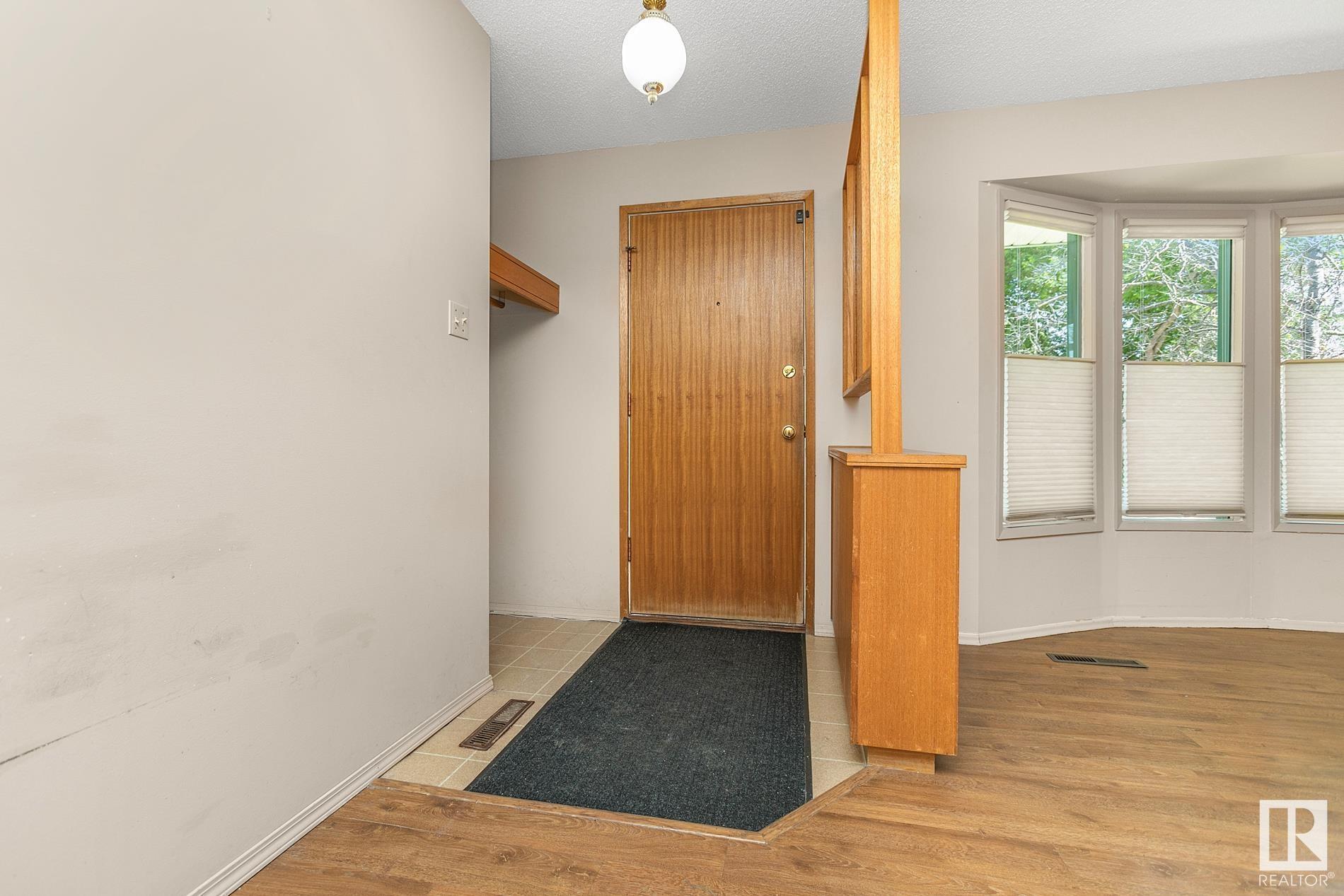 Property Photo:  35 Ivy Crescent  AB T8A 1W3 