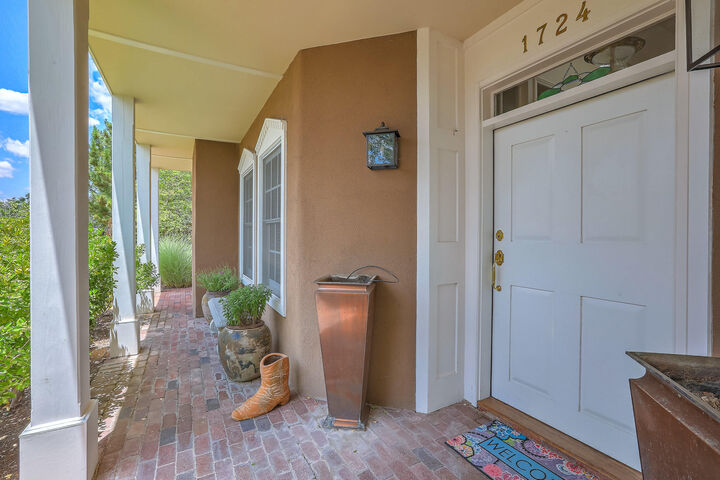 Property Photo:  1724 Avenida Alturas NE  NM 87110 
