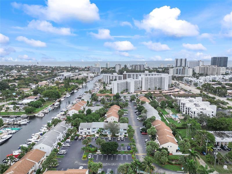 Property Photo: 2623 NE 15th St 2623 FL 33062
