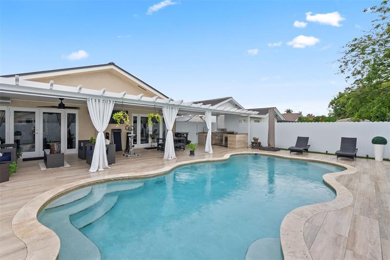 18353 SW 136th Ave  Miami FL 33177 photo