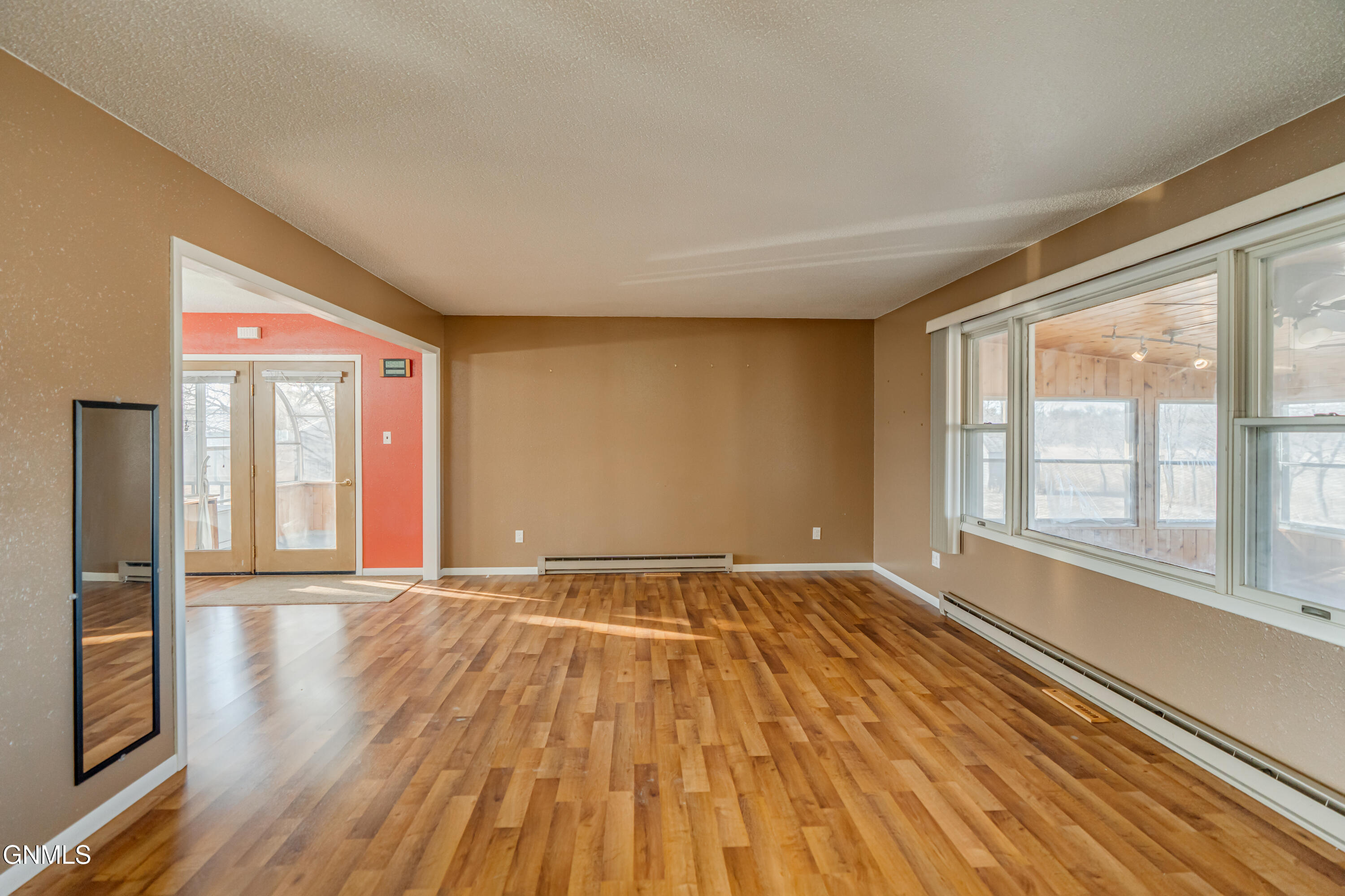Property Photo: 537 2nd Avenue SE ND 58523