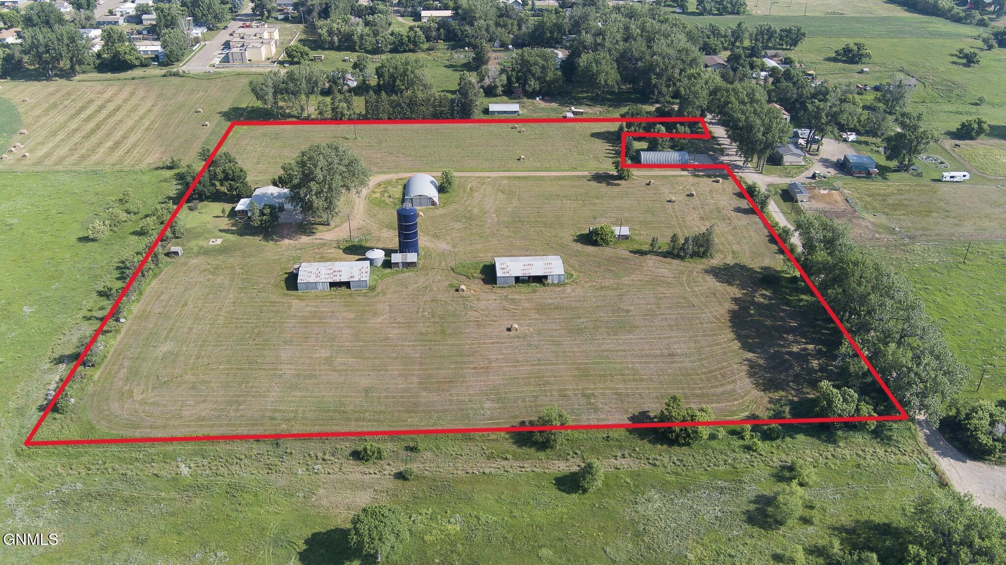 Property Photo: 537 2nd Avenue SE ND 58523