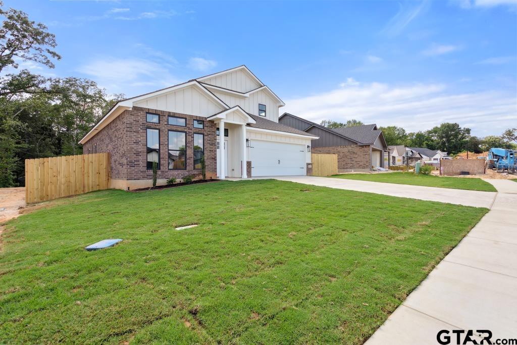 Property Photo: 16330 Crossing Circle TX 75771