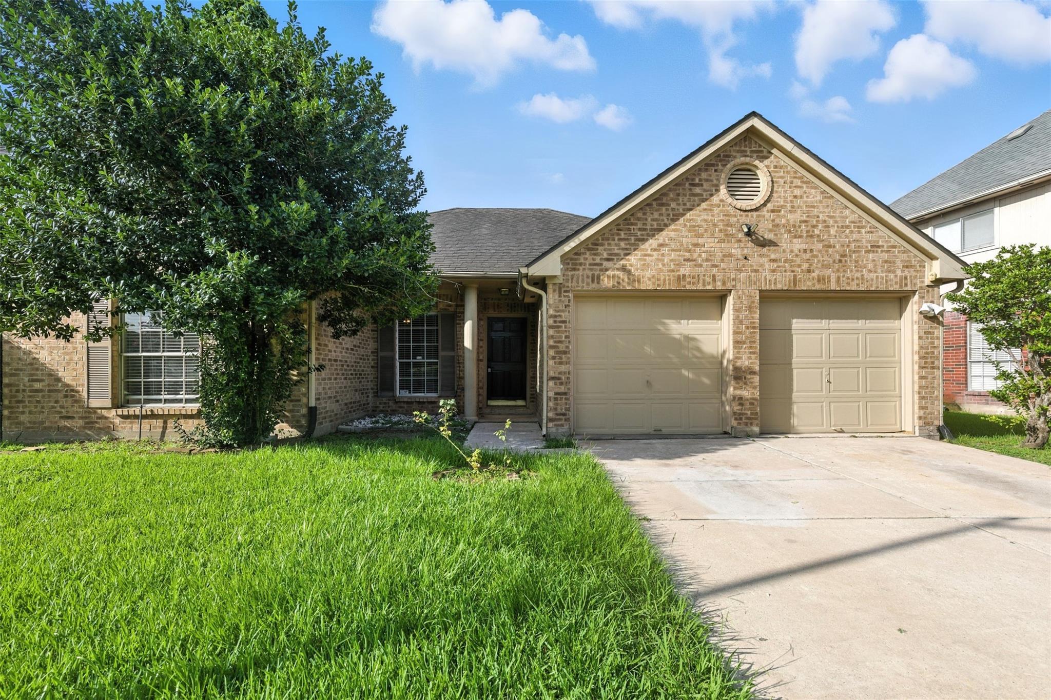 Property Photo: 5307 Oak Falls Drive TX 77066