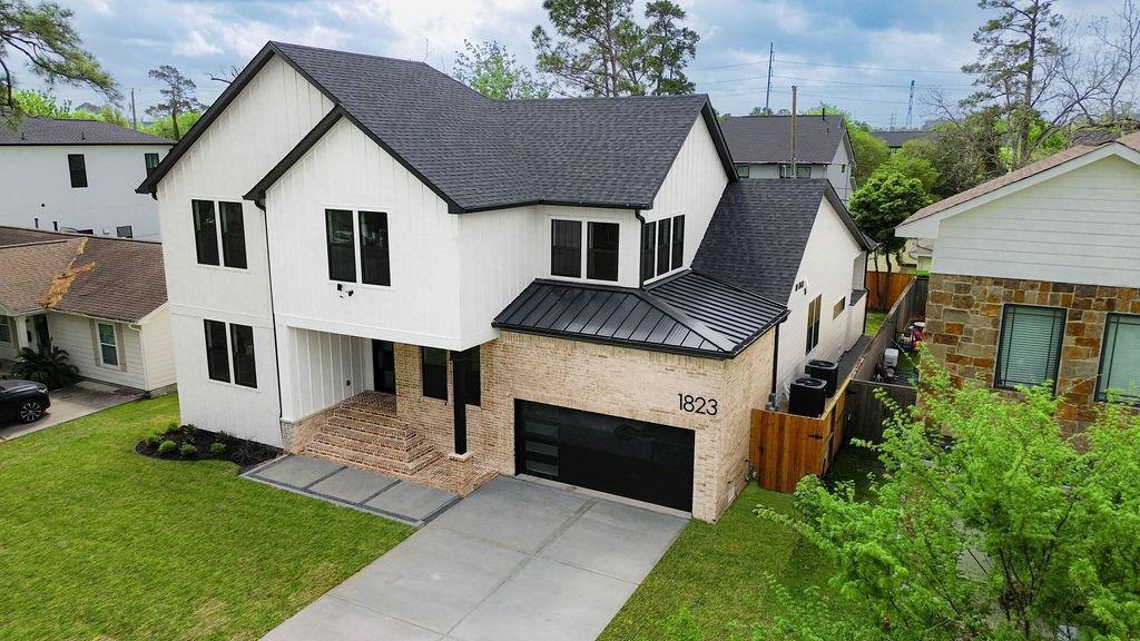 Property Photo: 1823 Ebony Ln TX 77018