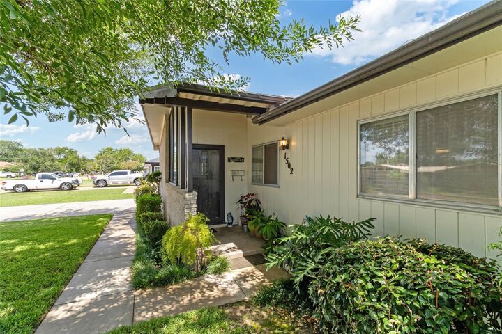 Property Photo: 1502 W 11th Street TX 77541