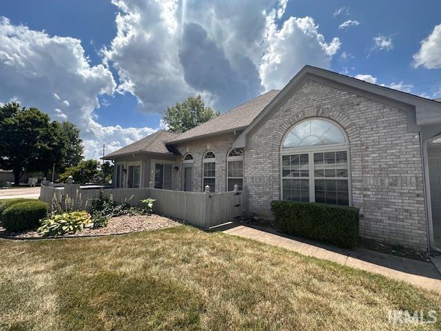 Property Photo: 8121 Gate Way Drive IN 47715-8708