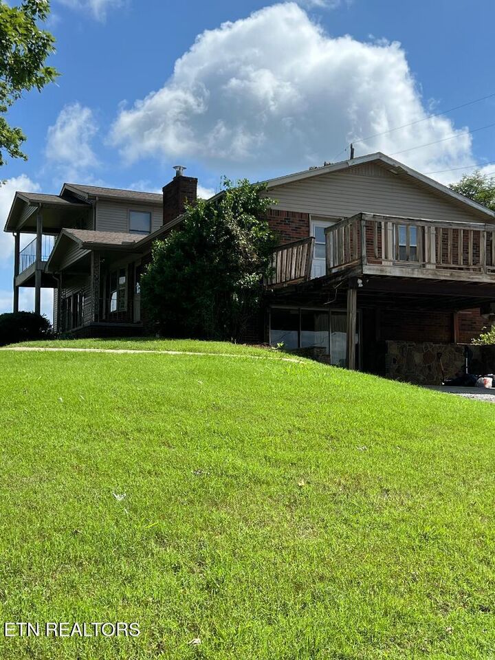 Property Photo: 154 Stonehenge St St TN 37752