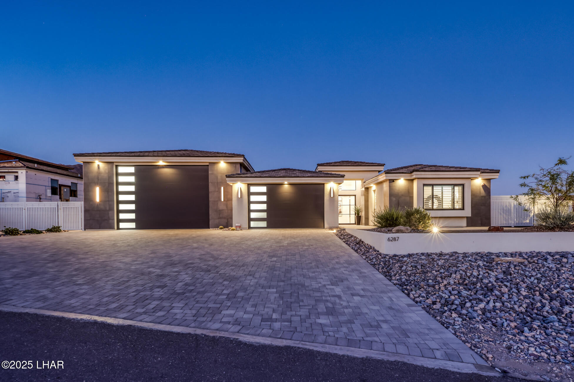 Property Photo: 6287 Avienda De Las Colinas AZ 86406