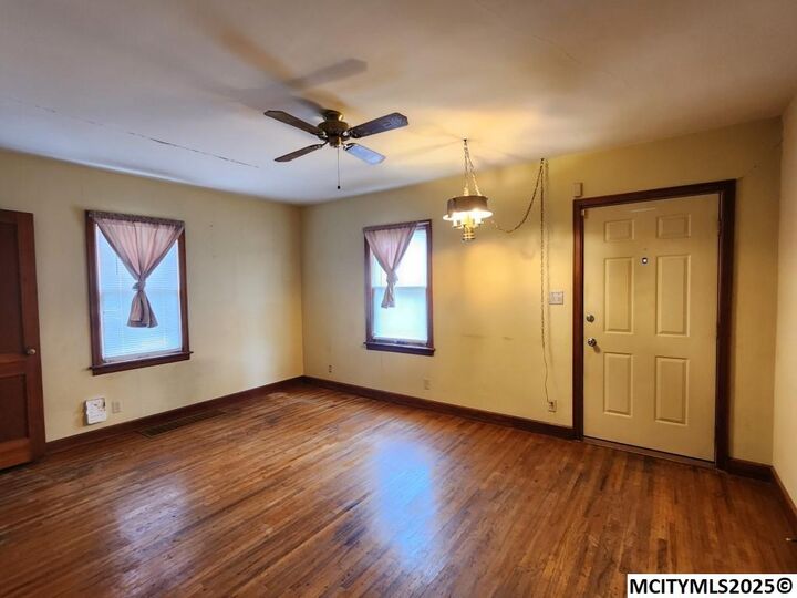 Property Photo:  538 12th SE  IA 50401 