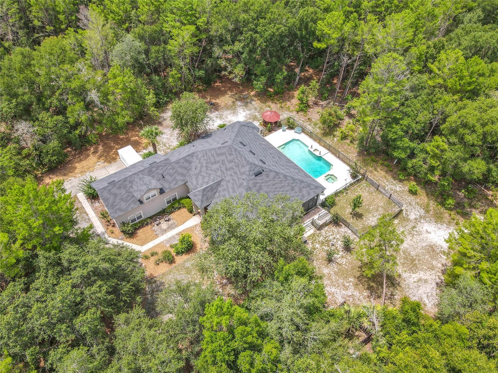 Property Photo: 700 Valley Stream Drive FL 32732