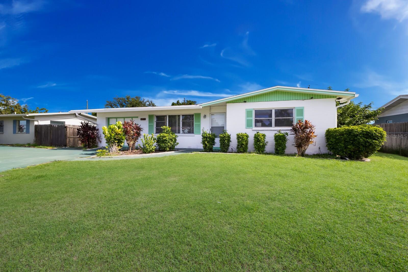 Property Photo: 2814 Southern Parkway W FL 34205