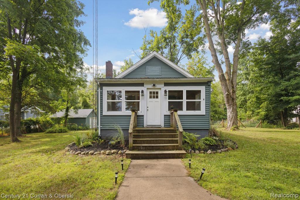 Property Photo:  7840 Forest Beach Road  MI 49098 9324 