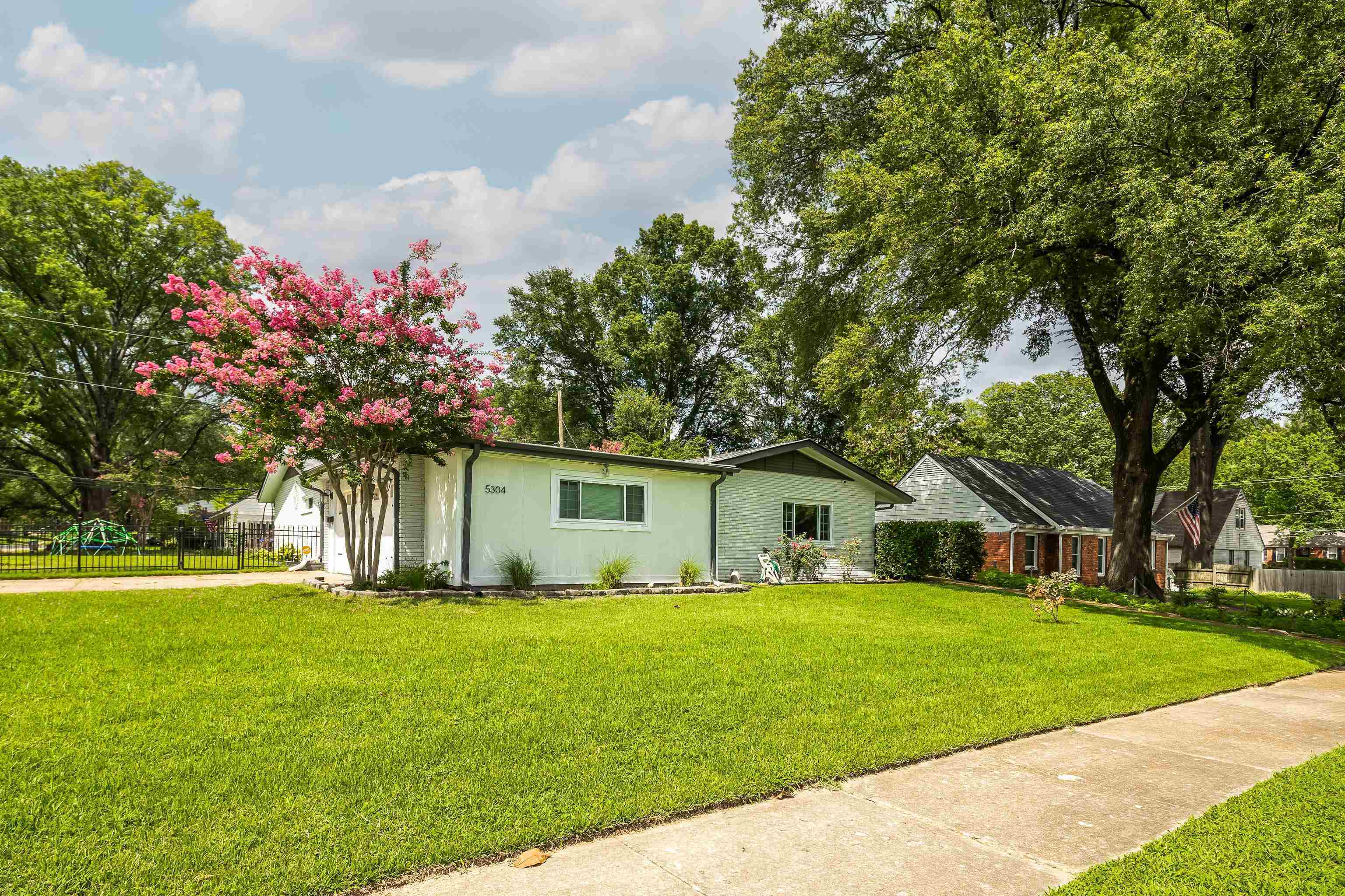 Property Photo: 5304 Seneca Ave TN 38117