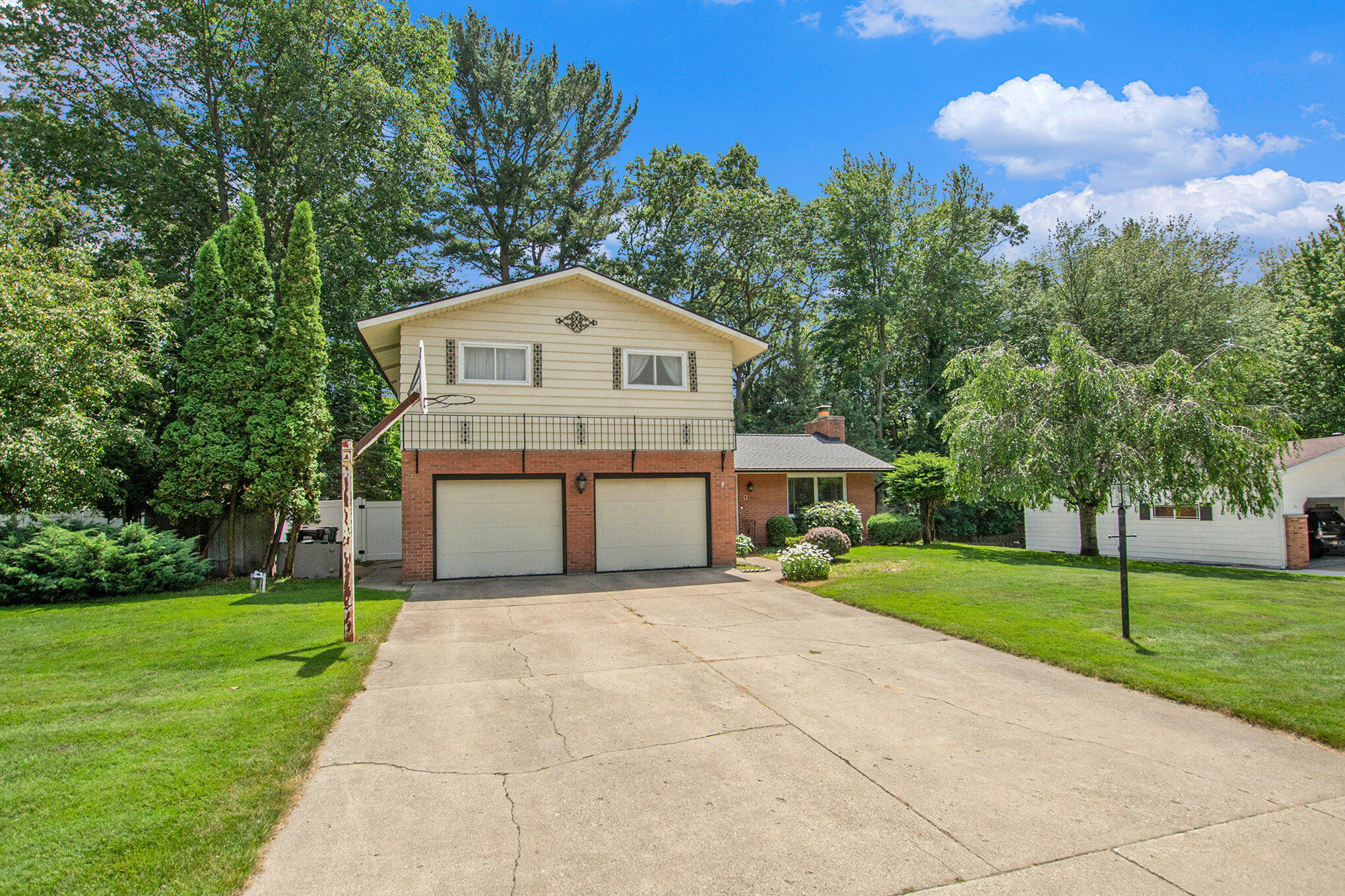 Property Photo:  2471 Norcrest Drive  MI 49441 