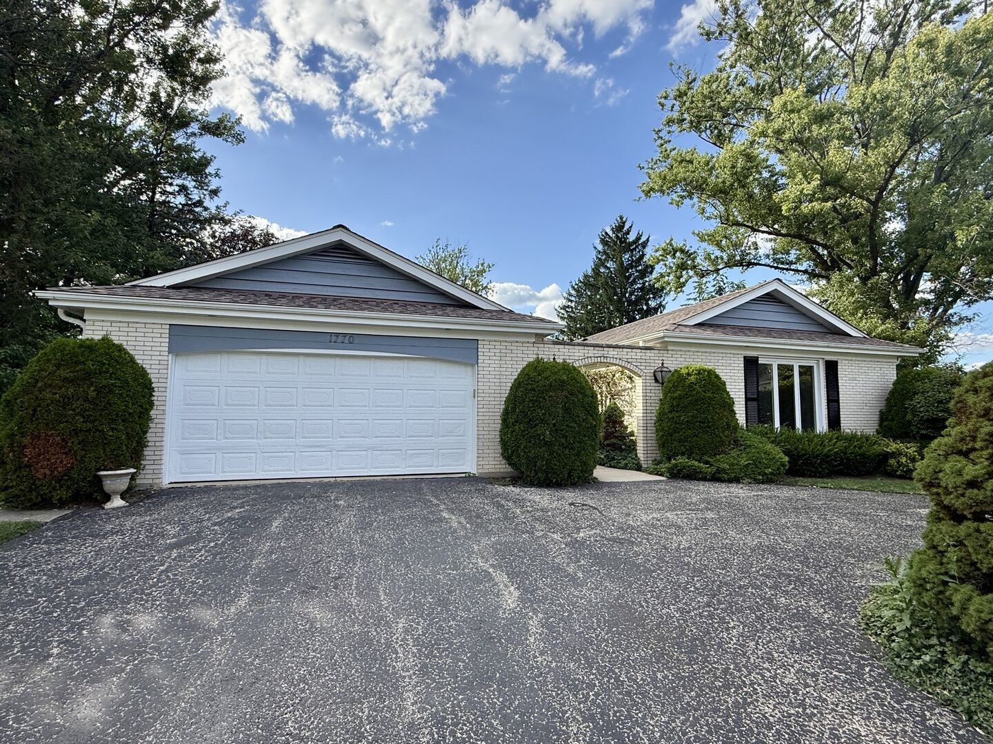 Property Photo: 1770 Overland Trail IL 60015