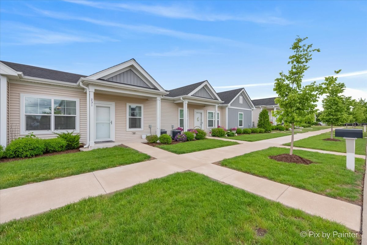 Property Photo:  231 S Walnut Street  IL 60112 
