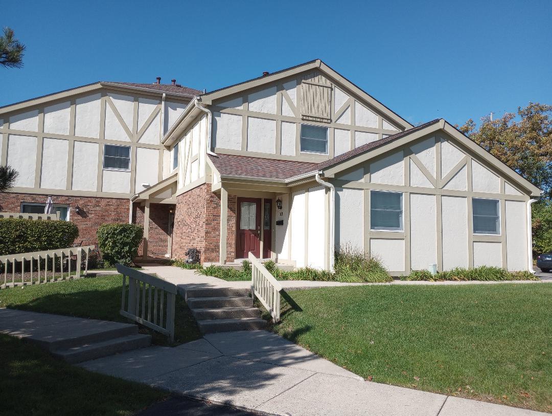 Property Photo: 110 Queens Cove IL 60010