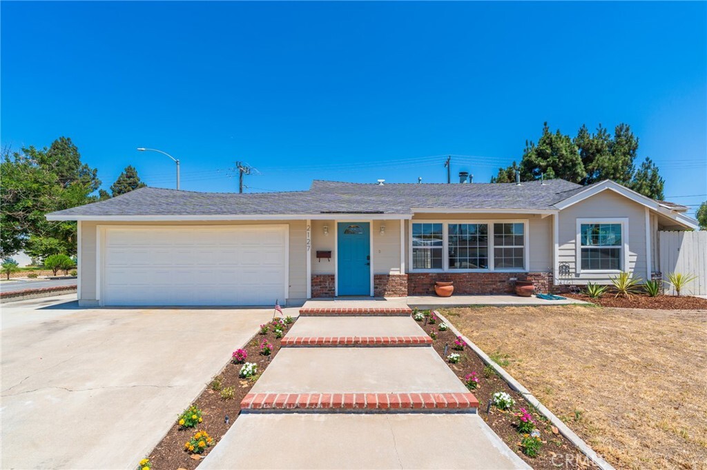 Property Photo:  2127 W Sunrise Avenue  CA 92801 