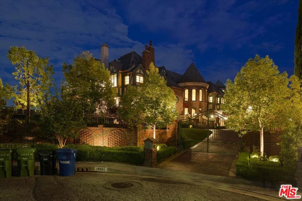 Property Photo: 19000 Dorlon Drive CA 91356