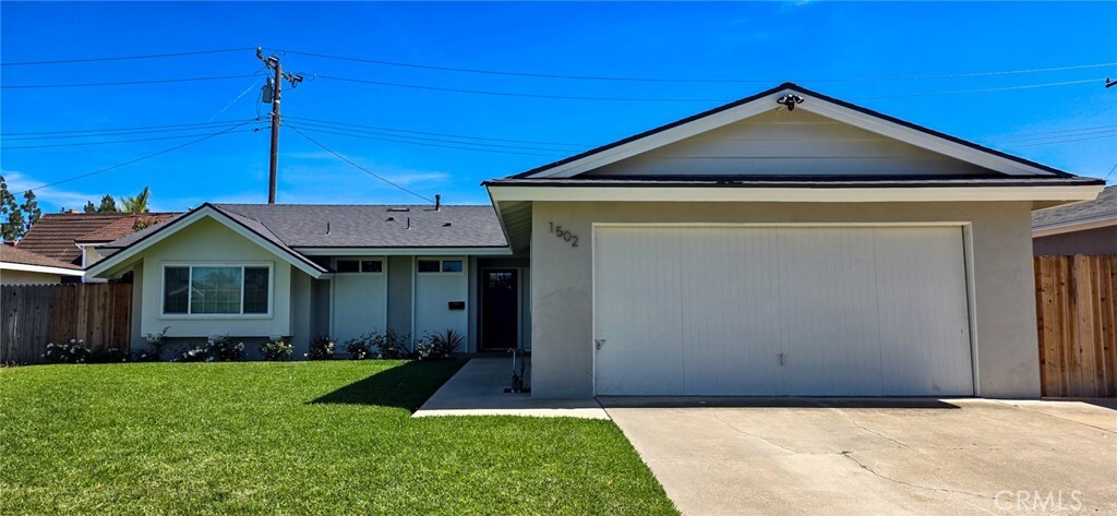 Property Photo: 1502 W Hemlock Way CA 92704